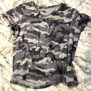 Women's Old Navy Gray Camo Short-Sleeve Tee XXL